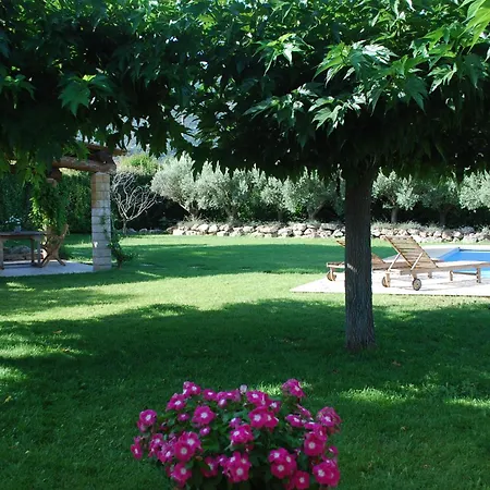 Provencal Villa, Luberon Park * Maubec (Vaucluse)